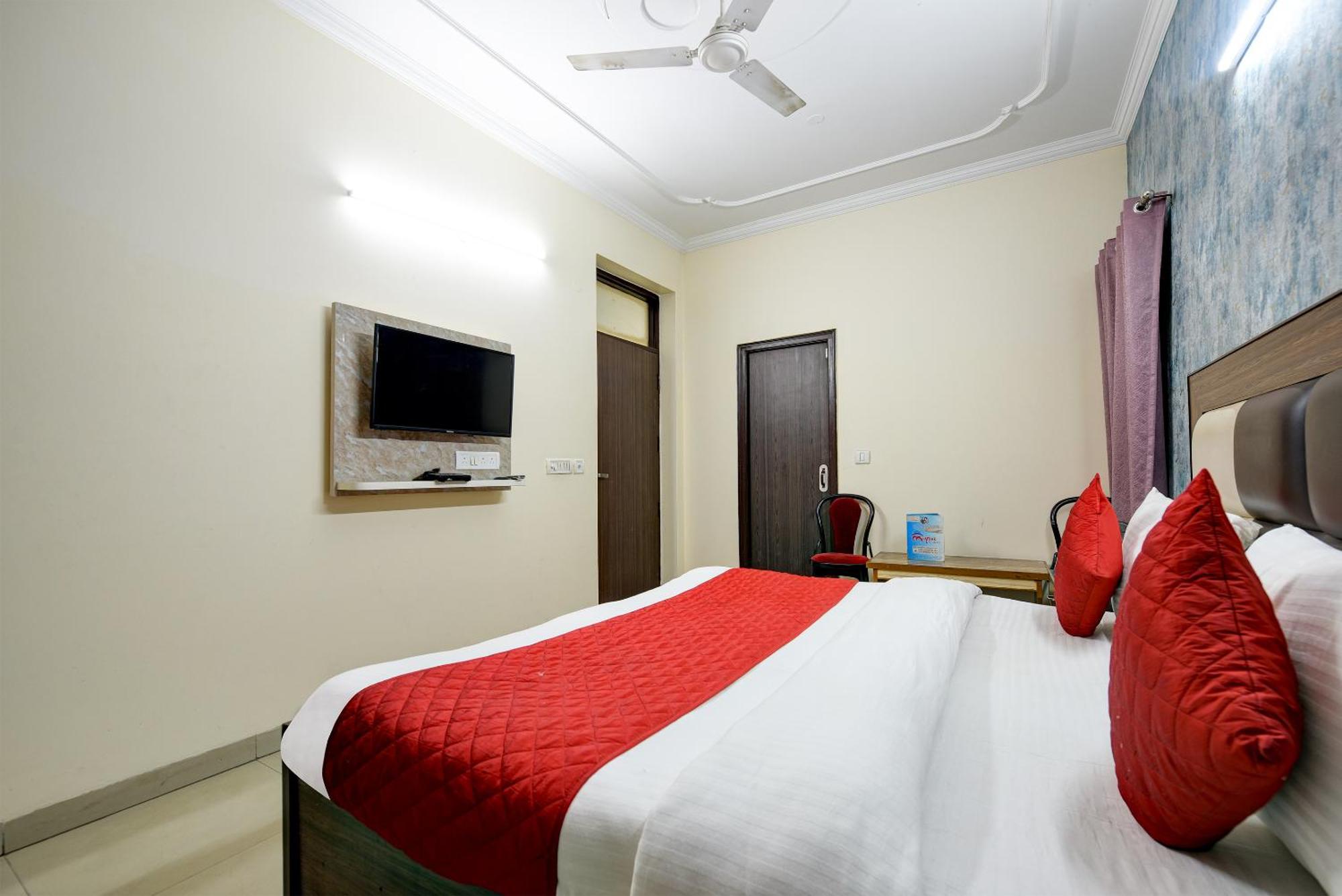 In Bb - Mayank Plaza-near Igi Airport Terminal-3 Guest house New Delhi